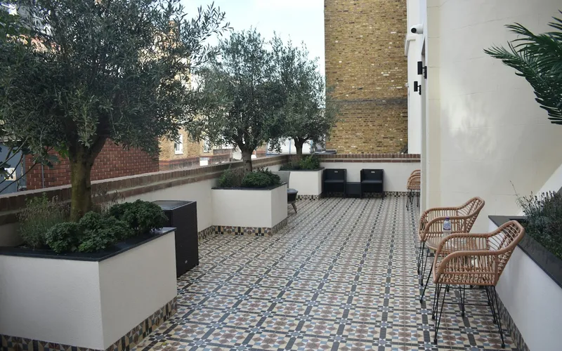 Jardim com plantas sobre laje