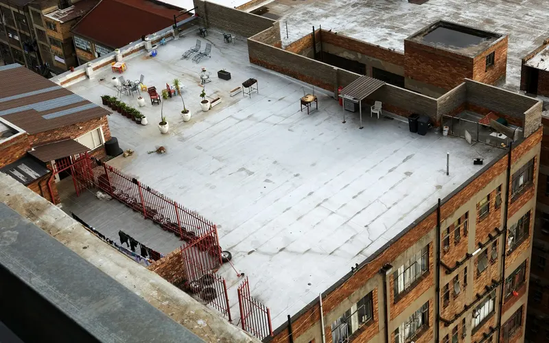 Laje de cobertura de prédio impermeabilizada com manta